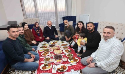 Depremzedeler iftarlarını yeni yuvalarında açtı