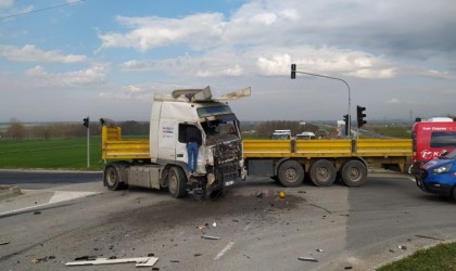 (Düzeltme) Tekirdağda tır, yolcu minibüsüne çarptı: 5 ölü, 10 yaralı