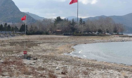 Eğirdir Gölünde yaşanan su kaybı balıkçılığı yok ediyor