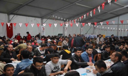 Elazığ Belediyesinden bin kişilik iftar sofrası