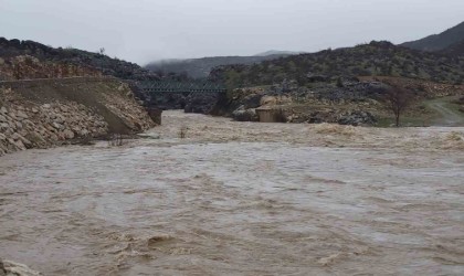 Elazığda sağanak yağış sonrası dereler coştu