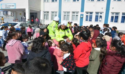 Emniyet müdürlüğü tarafından öğrencilere trafik eğitimi verildi