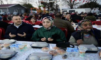 Ezine Belediyesinin mahalle iftarları devam ediyor