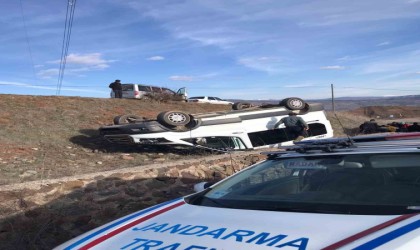 Giresunda öğrenci servisi devrildi: 11 yaralı