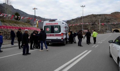 Gümüşhanede yola atlayan 10 yaşındaki çocuğa otomobil çarptı