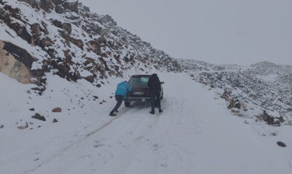 Kar yağışı sürücülere zor anlar yaşattı