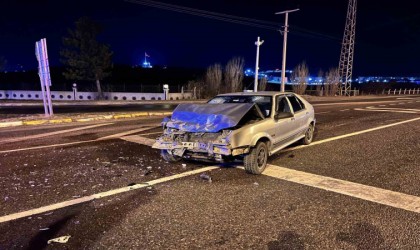 Kayganlaşan yol kazayı beraberinde getirdi:2 yaralı