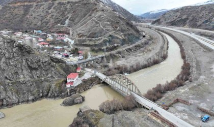 Maraş depremlerinde yardımlara geçiş sağlamıştı: Mutu Köprüsü yenileniyor