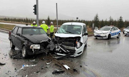 Niğdede trafik kazası: 2 Yaralı