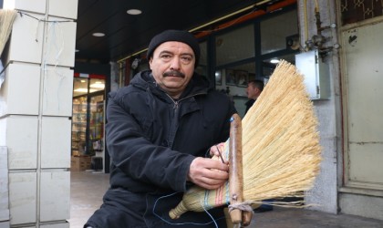 Teknolojiye direniyor, 40 yıldır satışını yapıyor