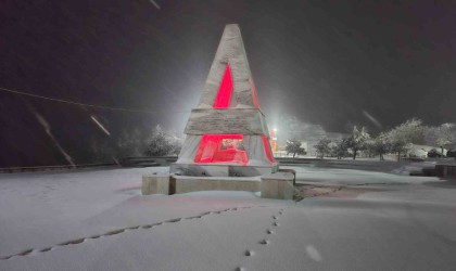 Tokat-Sivas yolunda kar yağışı etkili oldu