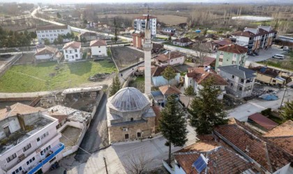 Tokatta yıllara meydan okuyan cami vandallara direnemedi