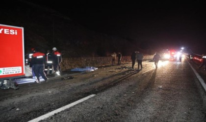 Trafik kazasında ölenlerin kimlikleri belli oldu