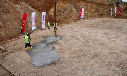 Türkoğlunda kalıcı konutların temelleri atıldı