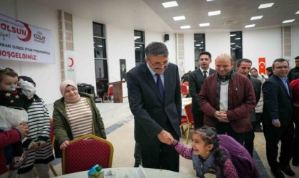 Vali Çelik, ailelerle iftar yemeğinde bir araya geldi