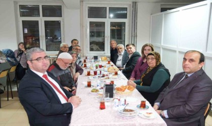 Vali Sarıibrahim, iftarını huzurevi sakinleri ile birlikte açtı