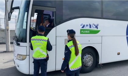 Yolcu otobüsleri jandarma ekiplerince denetleniyor