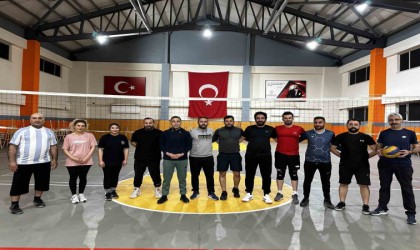 Yüksekovada iftar sonrası gençlerin durağı İlçe Gençlik ve Spor Müdürlüğü oluyor