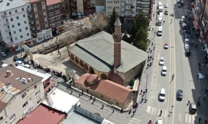 3 İslam güneşinden biri olan Şems-i Sivasi türbesi ziyaretçilerini ağırlıyor