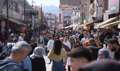 Alışverişi son güne bırakanlar çarşı, pazarda yoğunluk oluşturdu