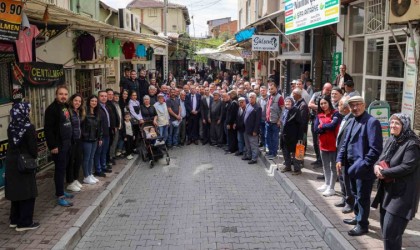 Başkan sahaya indi, esnaflarla bir araya geldi