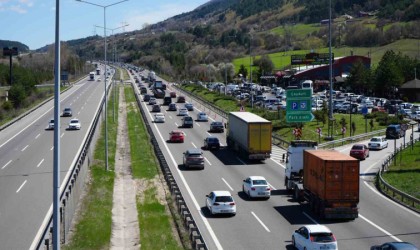 Bayram göçü sürüyor: Trafik durma noktasına kadar geliyor