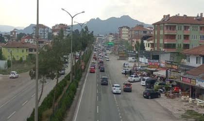 Bayram tatilinin son gününde yollarda yoğunluk yaşanıyor