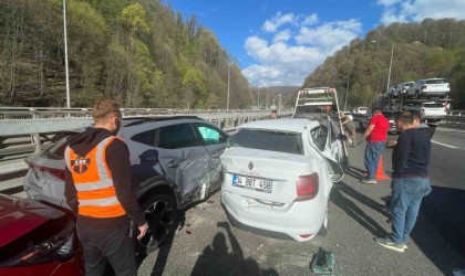 Bayram trafiğinde kazaya ulaşmak için yola çıkan ambulansın zor anları kamerada