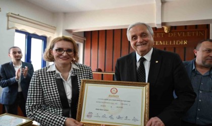 Bozüyük Belediye Başkanı Mehmet Talat Bakkalcıoğlu mazbatasını alarak görevine başladı