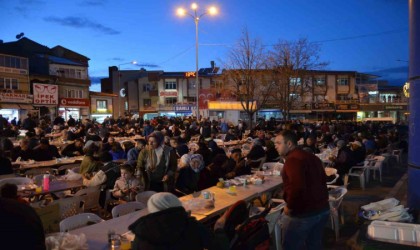 İmece usulü ile 3 bin kişilik iftar yaptılar