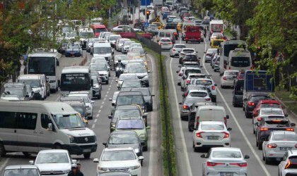 Karadeniz Sahil Yolunda trafik yoğunluğu