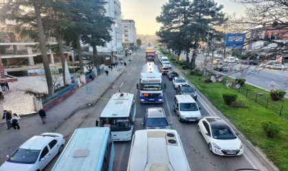 Karadeniz Sahil Yolunun Ordu güzergâhında trafik yoğunluğu