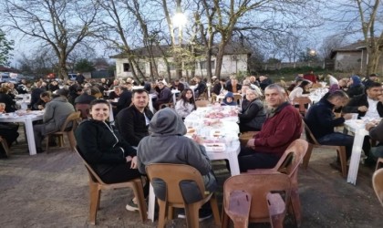 Lüleburgazda yeniden seçilen muhtar köylüleri için iftar programı düzenledi