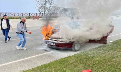 Orduda seyir halindeki otomobil alev aldı