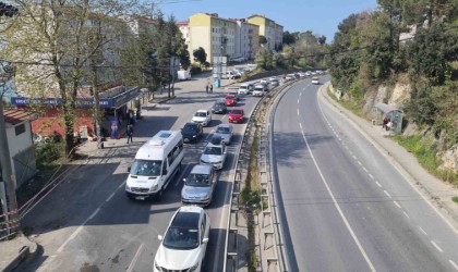 Tatilcilerin dönüş yoğunluğu trafiği durdurdu