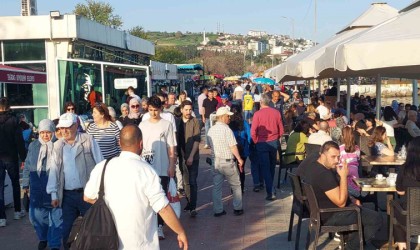 Tekirdağda bayram tatilinin son gününde sahil doldu taştı