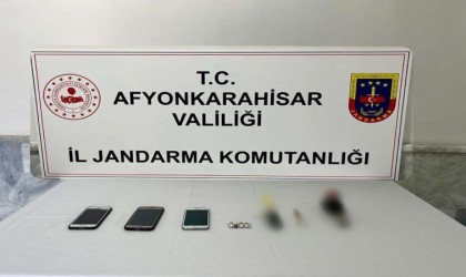 Uyuşturucu kullanan ve satan iki şahıs gözaltına alındı