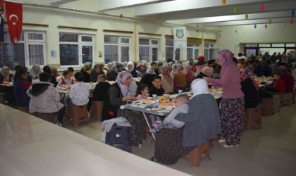 Yeşilgölcük Anadolu İmam Hatip Lisesinden bin kişilik iftar yemeği