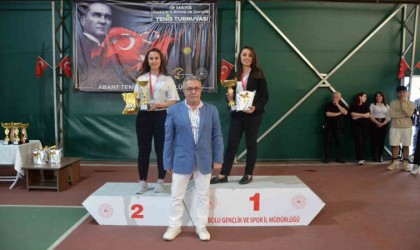 120 sporcunun katıldığı tenis turnuvası sona erdi