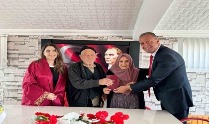 60 yıl sonra resmi nikah kıydılar