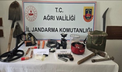 Ağrıda kaçak kazı yapan şahıslar uyuşturucu ve silahlar yakalandı