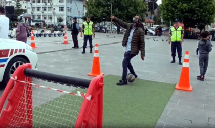 Alkol simülasyon gözlüğü takanlar komik anlara neden oldu