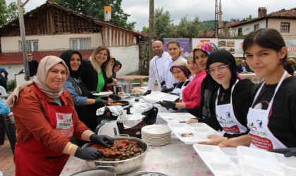 Amasyanın coğrafi işaretli yemeklerini köy okulunda öğrencilerle buluşturdular