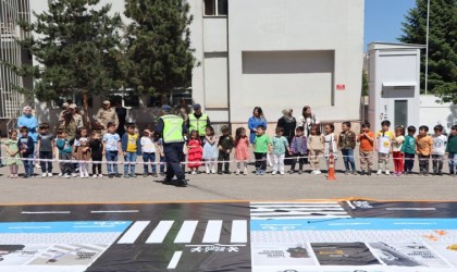 Anaokulu öğrencilerinden İl Jandarma Komutanlığına ziyaret