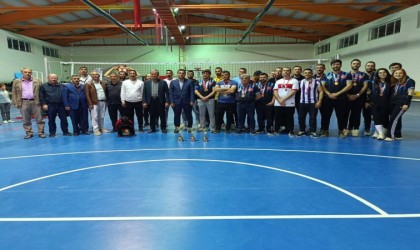 Aydıntepede kurumlar arası voleybol turnuvasının kazananı sağlık oldu