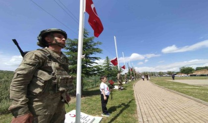 Bingölde 31 yıl önce şehit edilen 33 er anıldı