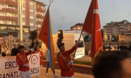 Ercişte 19 Mayıs bayrak yürüyüşü yapıldı