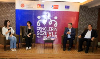 Erzincanda “Gençlerin Gözüyle Kent Diplomasisi” projesi kapsamında panel düzenlendi