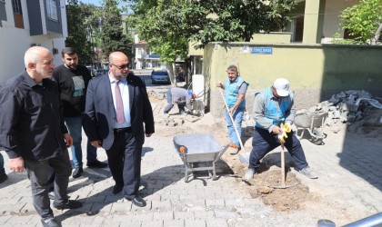 Kahramanmaraşta yıkım çalışmalarında hasar gören kaldırımlar yenileniyor