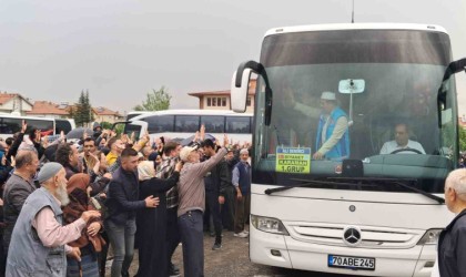 Karamandan ilk hac kafilesi dualarla uğurlandı